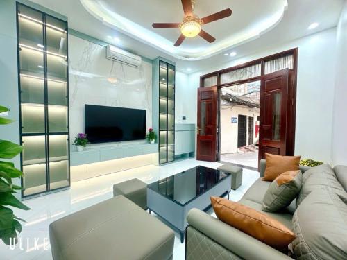 Hẻm nhựa 5m, gần công viên Đầm Sen! Shophouse 39m² 2 lầu giá 3.9 tỷ - Quận Tân Phú